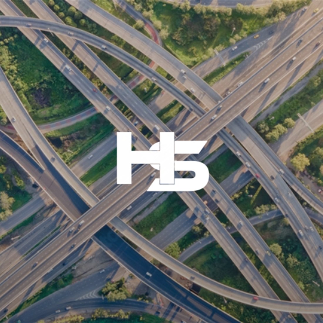 Autobahnkreuz aus der Vogelperspektive mit dem HANEDER-Zeichen